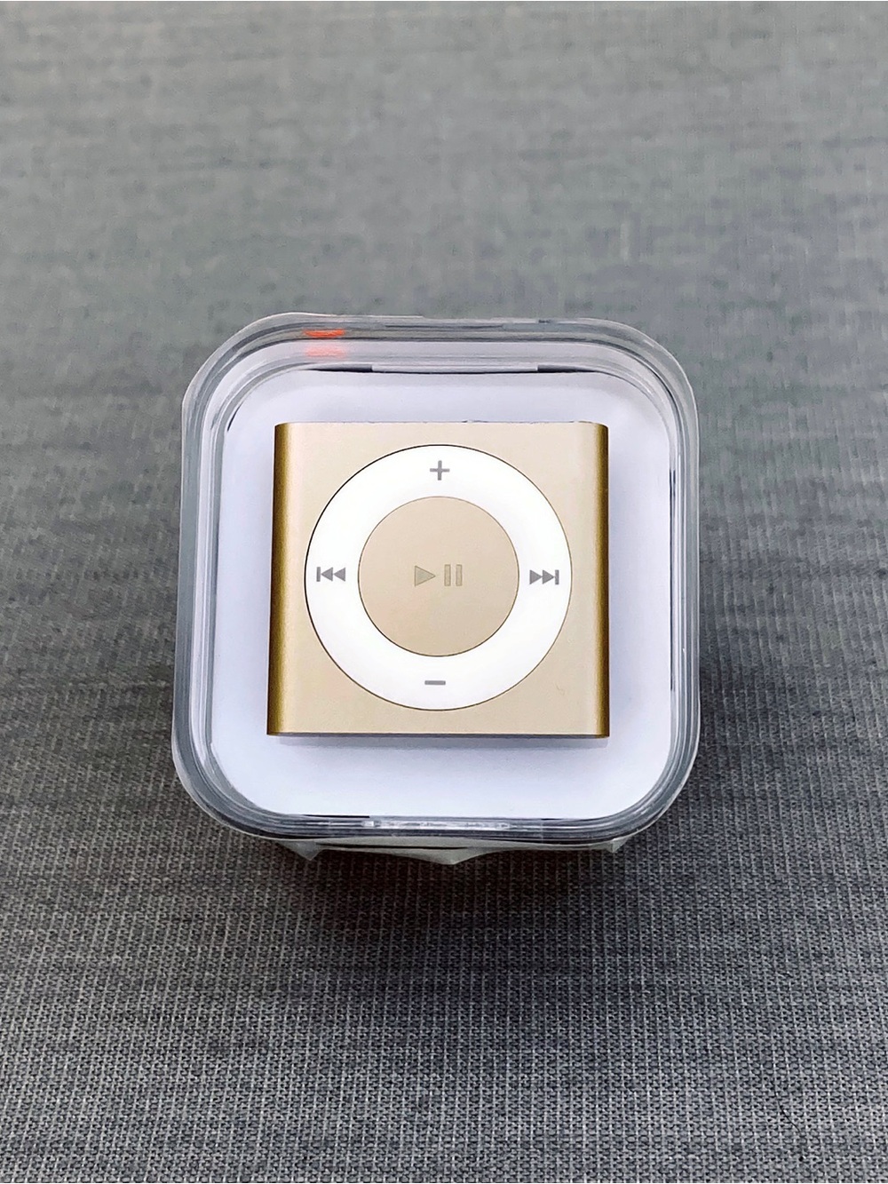 Apple iPod Shuffle 2GB 4th Generation Gold